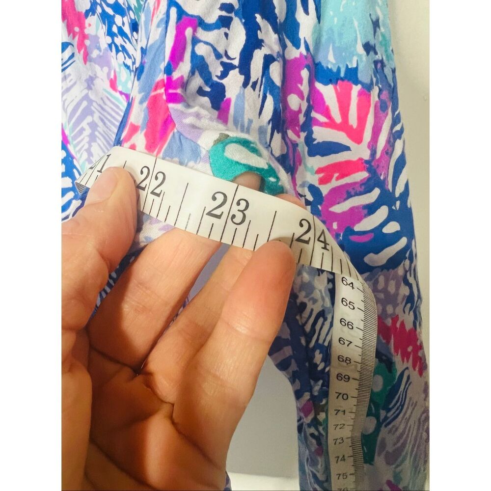 Lilly Pulitzer Willa Top in Quill Out Blue Multi Tropical Print Sz Medium 100% R - Picture 7 of 9